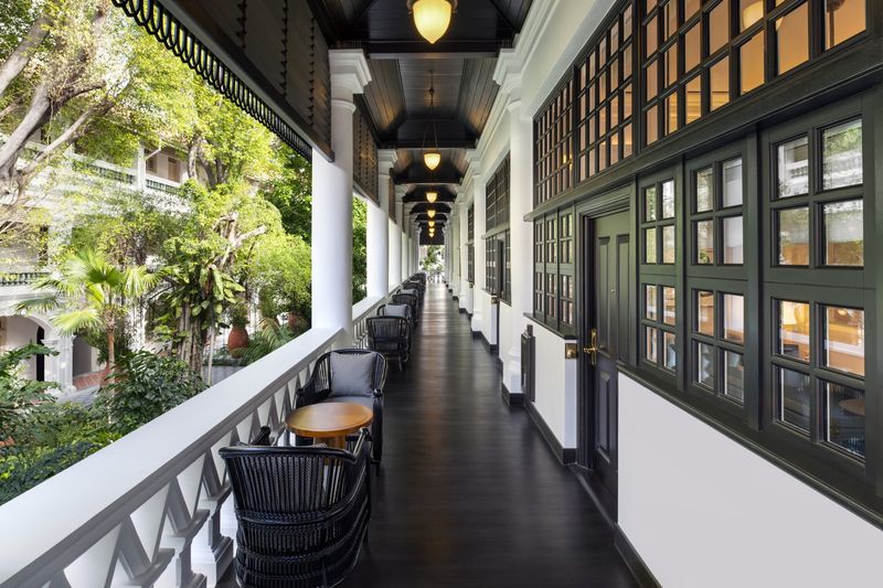 Hotel Raffles The Verandah corridor