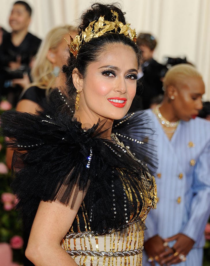 Salma Hayek tren makeup neon