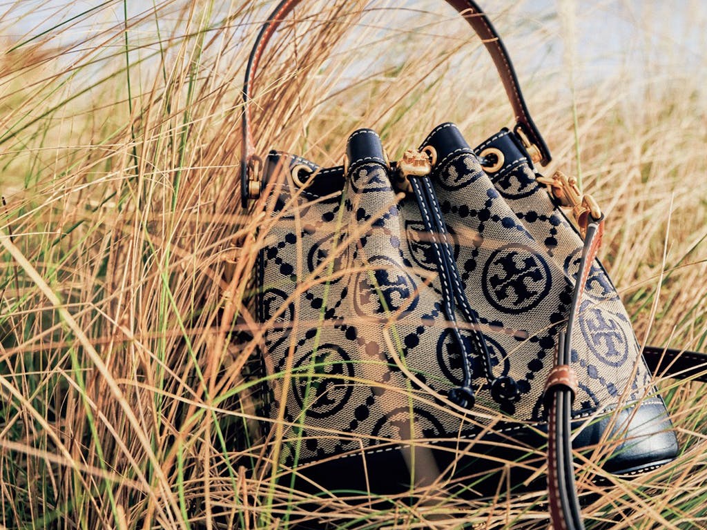 WHAT'S INSIDE HER BAG: MIKHA TAMBAYONG AND TORY BURCH T MONOGRAM BUCKET BAG  - Time International