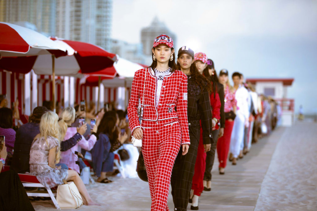 Show Replika Chanel Cruise 2022 23 Di Miami show-replika-chanel-cruise-2022-23-di-miami