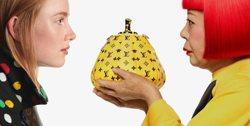 Adu Gaya 8 Seleb Pakai Tas Louis Vuitton x Yayoi Kusama, Nayeon